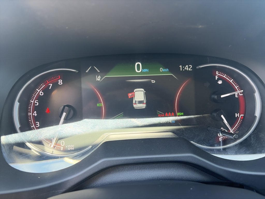 Used 2025 Toyota RAV4 XLE FWD image 31