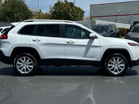 Used 2016 Jeep Cherokee Limited w/ Luxury Group AWD/4WD image 6