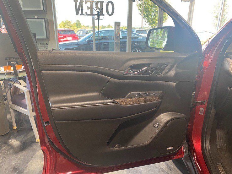 Used 2021 GMC Acadia Denali w/ Denali Ultimate Package AWD/4WD image 11