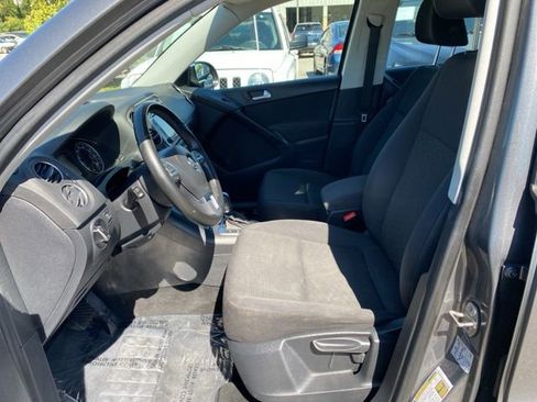 Used 2018 Volkswagen Tiguan Limited w/ Premium Package image 9