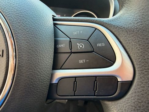 Used 2019 Jeep Compass Sport FWD image 16