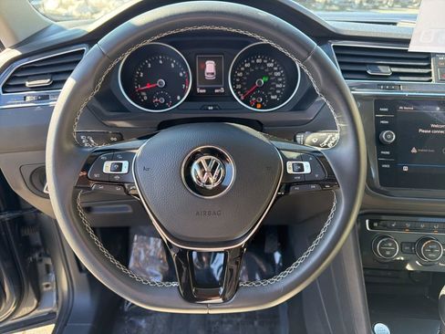 Used 2021 Volkswagen Tiguan SE w/ Panoramic Sunroof Package AWD/4WD image 19