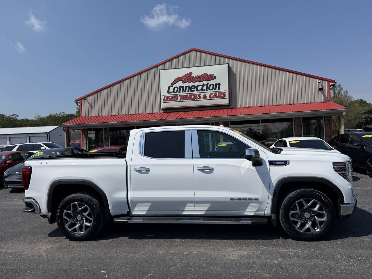 Used 2024 GMC Sierra 1500 SLT w/ SLT Premium Plus Package AWD/4WD image 3