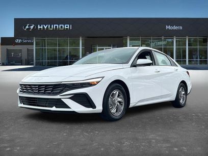 New 2025 Hyundai Elantra SE