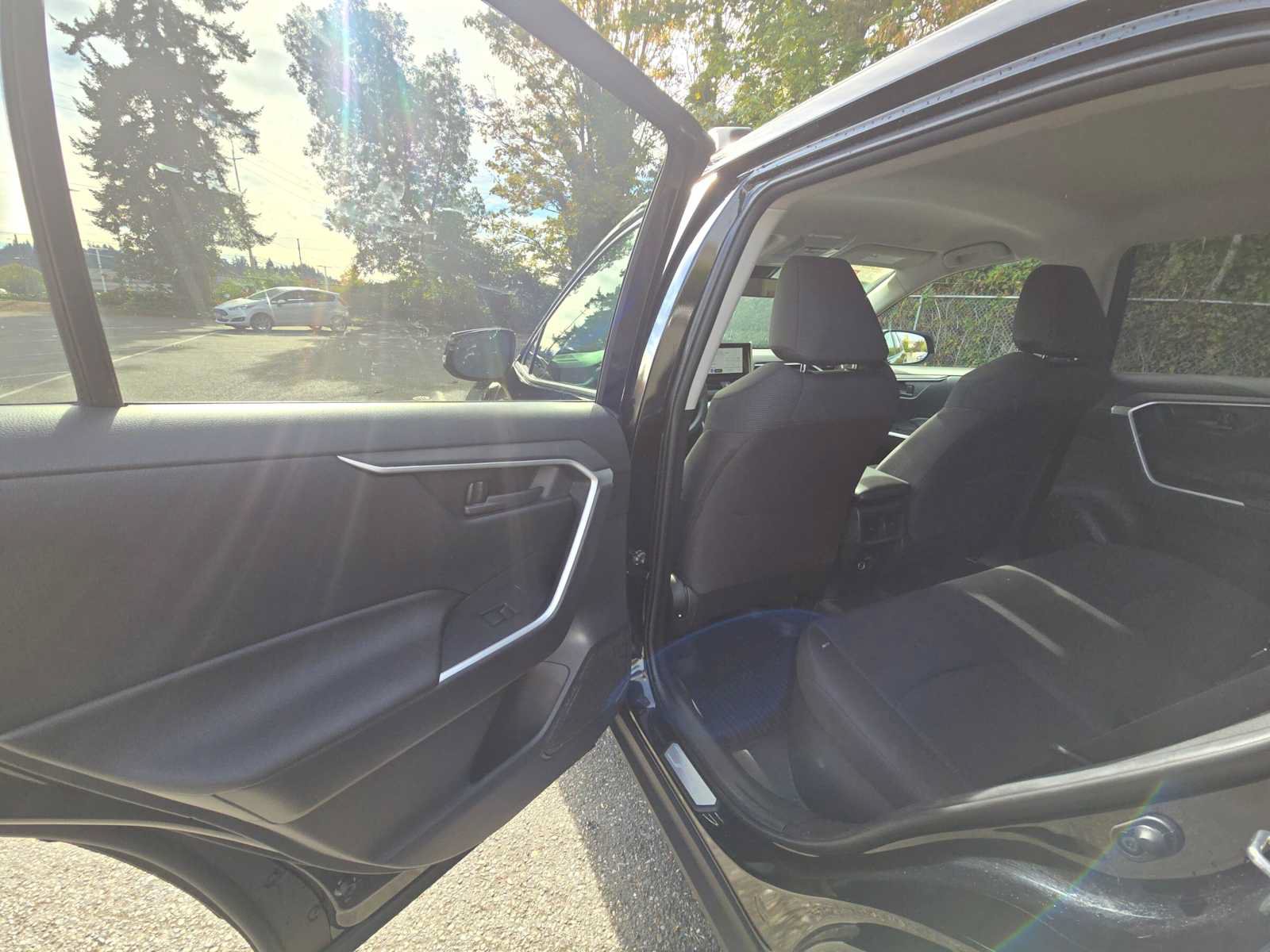 Certified 2025 Toyota RAV4 LE AWD/4WD image 15