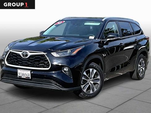Used 2023 Toyota Highlander XLE image 1