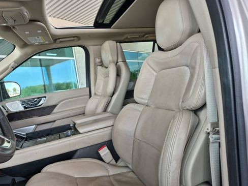 Used 2020 Lincoln Navigator Reserve w/ Luxury Package RWD image 15