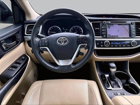 Used 2019 Toyota Highlander Limited FWD image 6