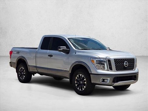 Used 2018 Nissan Titan PRO-4X AWD/4WD image 3