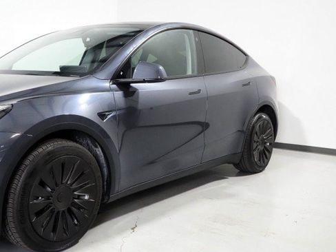 Used 2023 Tesla Model Y Long Range AWD/4WD image 46