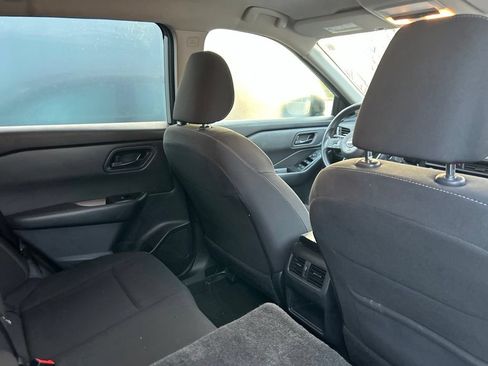 Used 2024 Nissan Rogue S FWD image 11
