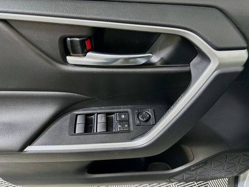 Used 2021 Toyota RAV4 XLE image 15