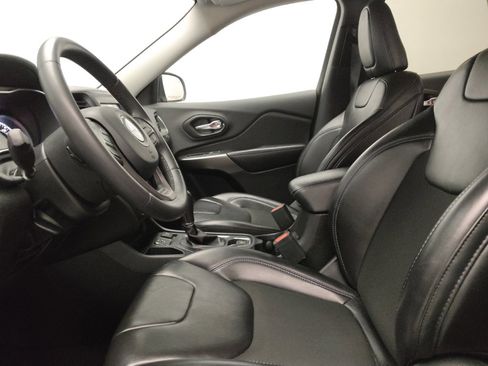 Used 2020 Jeep Cherokee Latitude Plus image 17