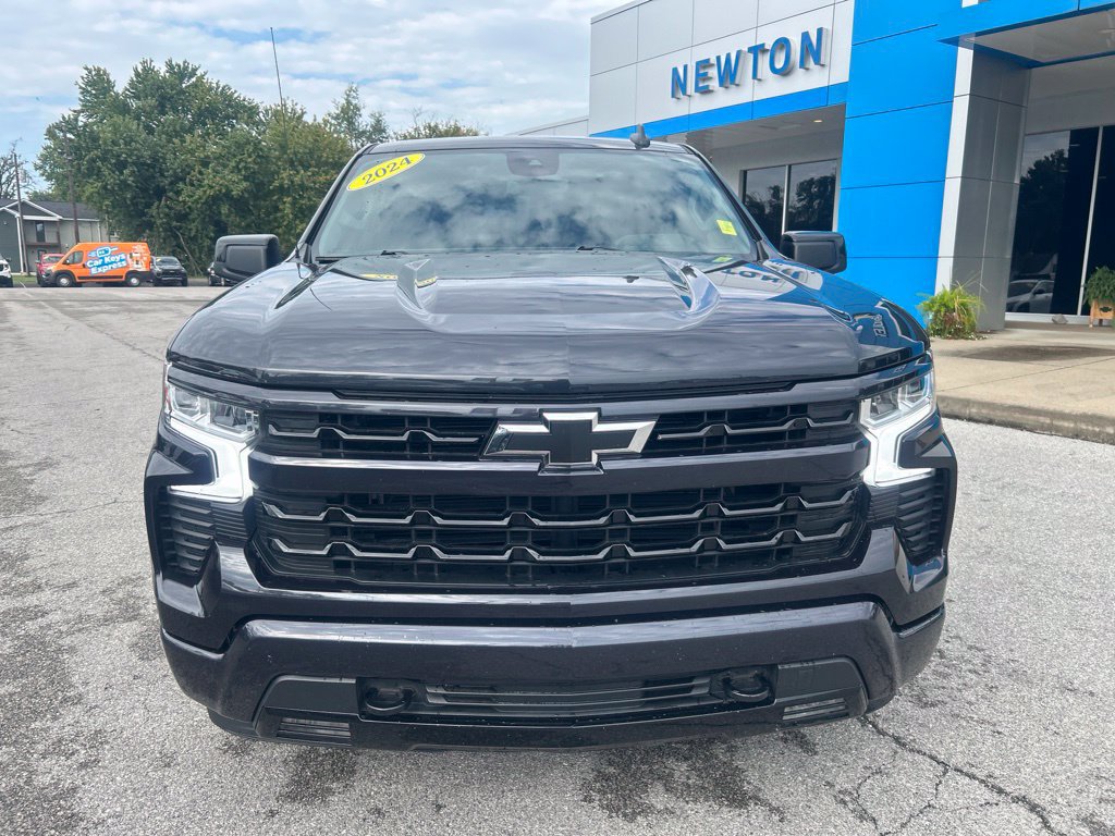 Used 2024 Chevrolet Silverado 1500 RST RWD image 2