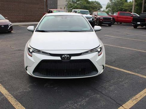 Used 2021 Toyota Corolla LE w/ Carpet Mat Package (TMS) FWD image 3