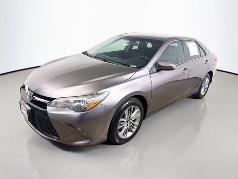 Used 2015 Toyota Camry SE FWD image 3