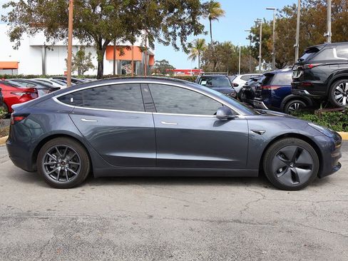Used 2018 Tesla Model 3 Mid Range image 18