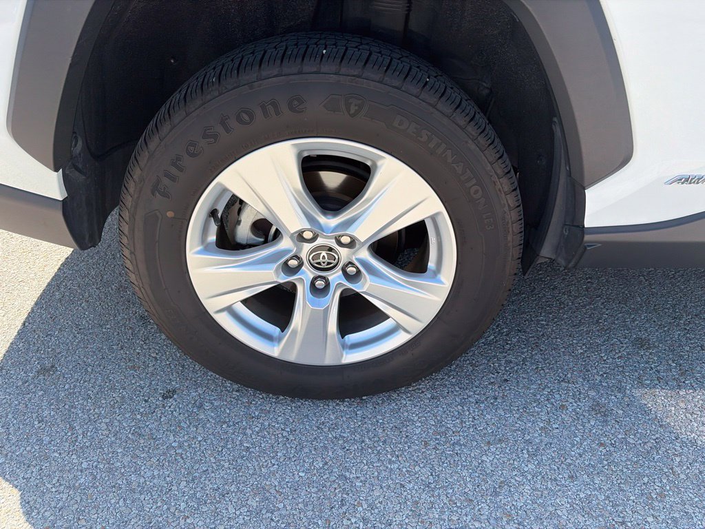 Used 2021 Toyota RAV4 XLE w/ Convenience Package AWD/4WD image 11