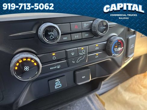New 2025 Ford F450 XL w/ XL Chrome Package RWD image 29