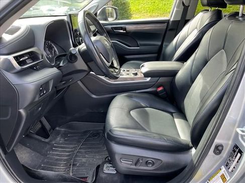 Used 2022 Toyota Highlander Limited image 19
