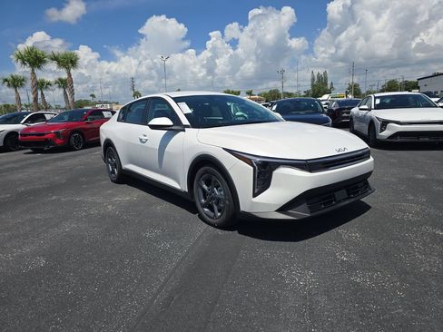 New 2026 Kia K4 FWD image 2