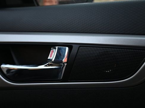 Used 2017 Hyundai Veloster image 40