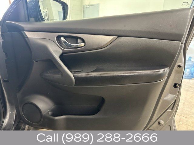 Used 2016 Nissan Rogue SV AWD/4WD image 18