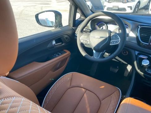 New 2026 Chrysler Pacifica Pinnacle AWD/4WD image 38