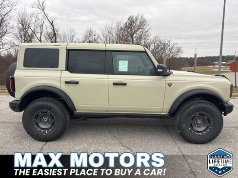 New 2025 Ford Bronco Badlands image 2