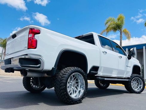 Used 2021 Chevrolet Silverado 2500 LTZ w/ LTZ Convenience Package AWD/4WD image 8