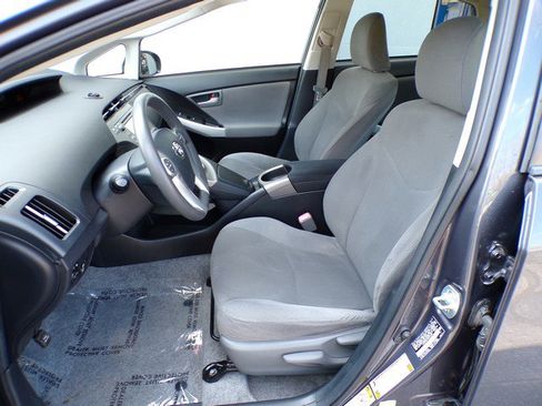 Used 2013 Toyota Prius Three image 9