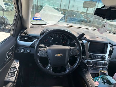 Used 2015 Chevrolet Suburban LT w/ Luxury Package AWD/4WD image 9