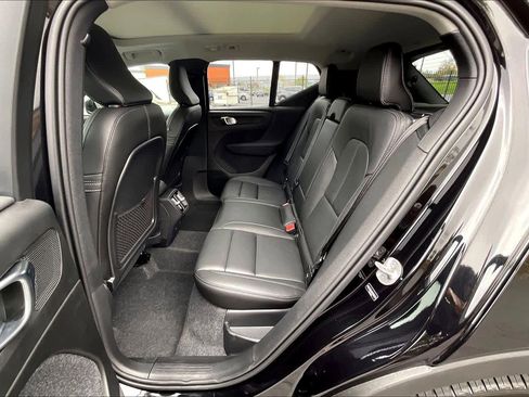 Used 2025 Volvo XC40 B5 Core w/ Protection Package Premier image 29