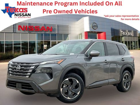 Used 2025 Nissan Rogue SV image 1