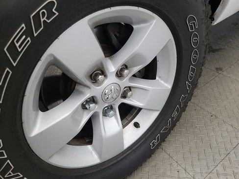 Used 2017 RAM 1500 Express image 31