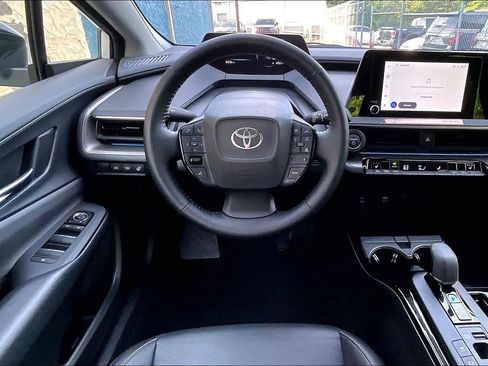 Used 2025 Toyota Prius XLE FWD image 6