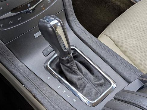 Used 2013 Lincoln MKT AWD image 12