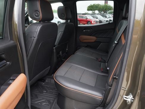 Used 2024 GMC Canyon AT4 AWD/4WD image 9