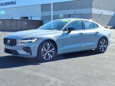 Used 2025 Volvo S60 B5 Core image 2