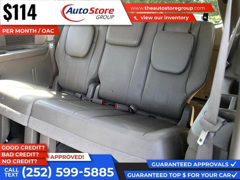 Used 2014 Chrysler Town & Country Touring image 10