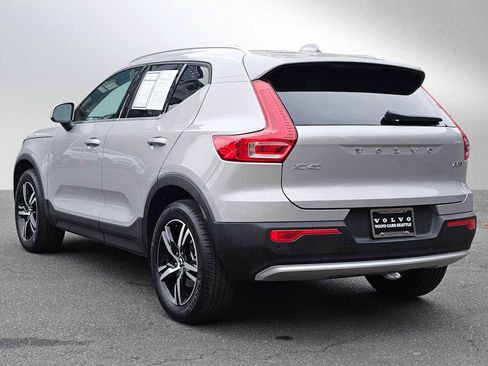 Certified 2025 Volvo XC40 B5 Core image 5