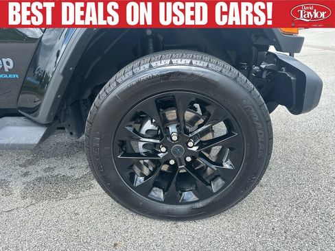 Used 2025 Jeep Wrangler Unlimited Sahara AWD/4WD image 29