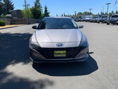 Used 2023 Hyundai Elantra SEL w/ Preferred Accessory Package FWD image 8