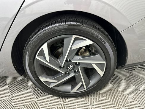 Used 2024 Hyundai Elantra Limited FWD image 19