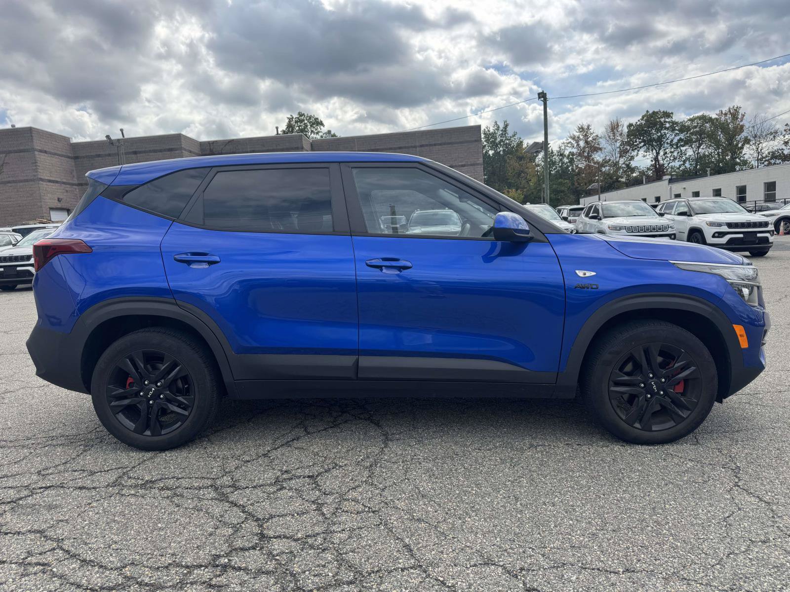 Used 2023 Kia Seltos LX AWD/4WD image 12