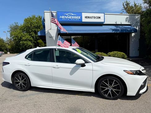 Used 2021 Toyota Camry SE FWD image 16