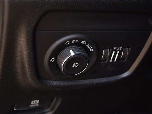 Used 2021 Jeep Grand Cherokee L Overland w/ Luxury Tech Group IV image 13