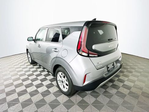 Used 2025 Kia Soul LX FWD image 9