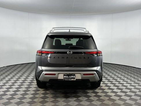 Used 2024 Nissan Pathfinder SL w/ Black Appearance Package image 7