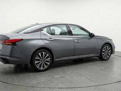 Used 2025 Nissan Altima 2.5 SV image 9